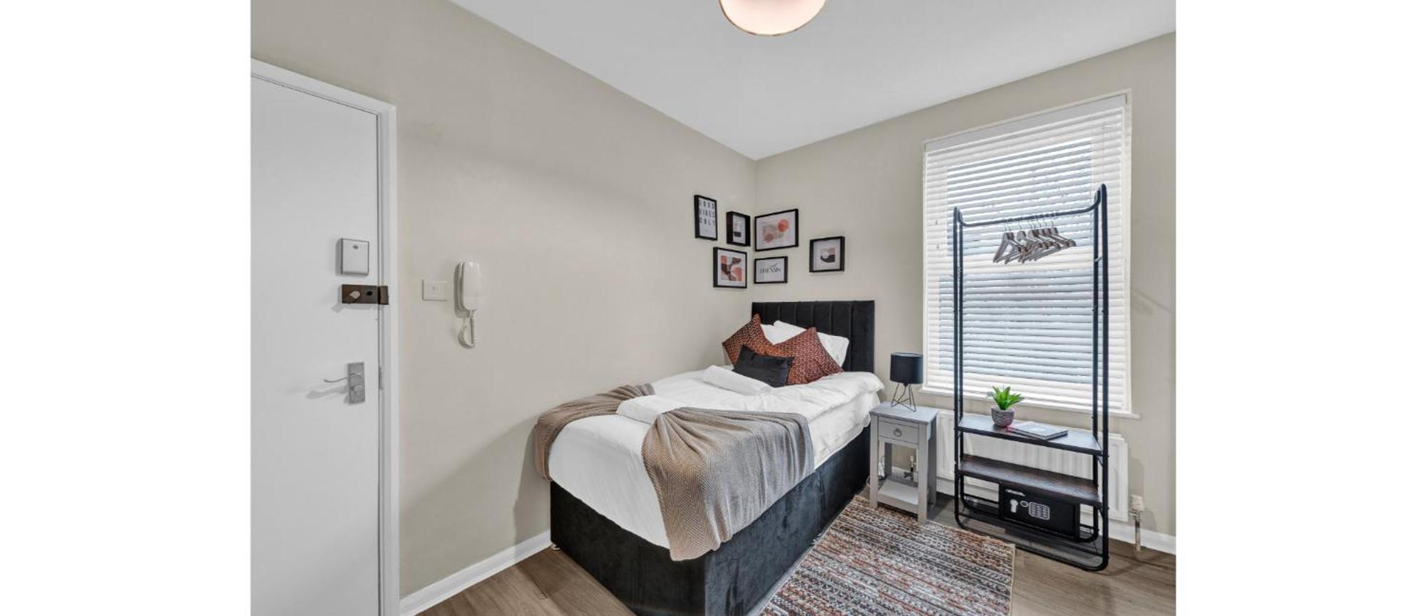 Minimalist Oasis: Airy In Calming Neutrals