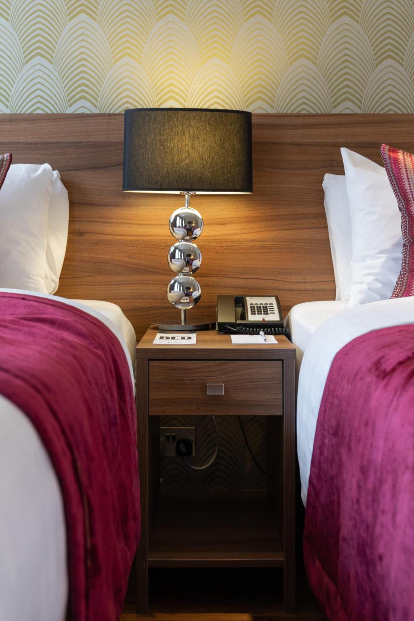 Western Mornington Hyde Park 4*