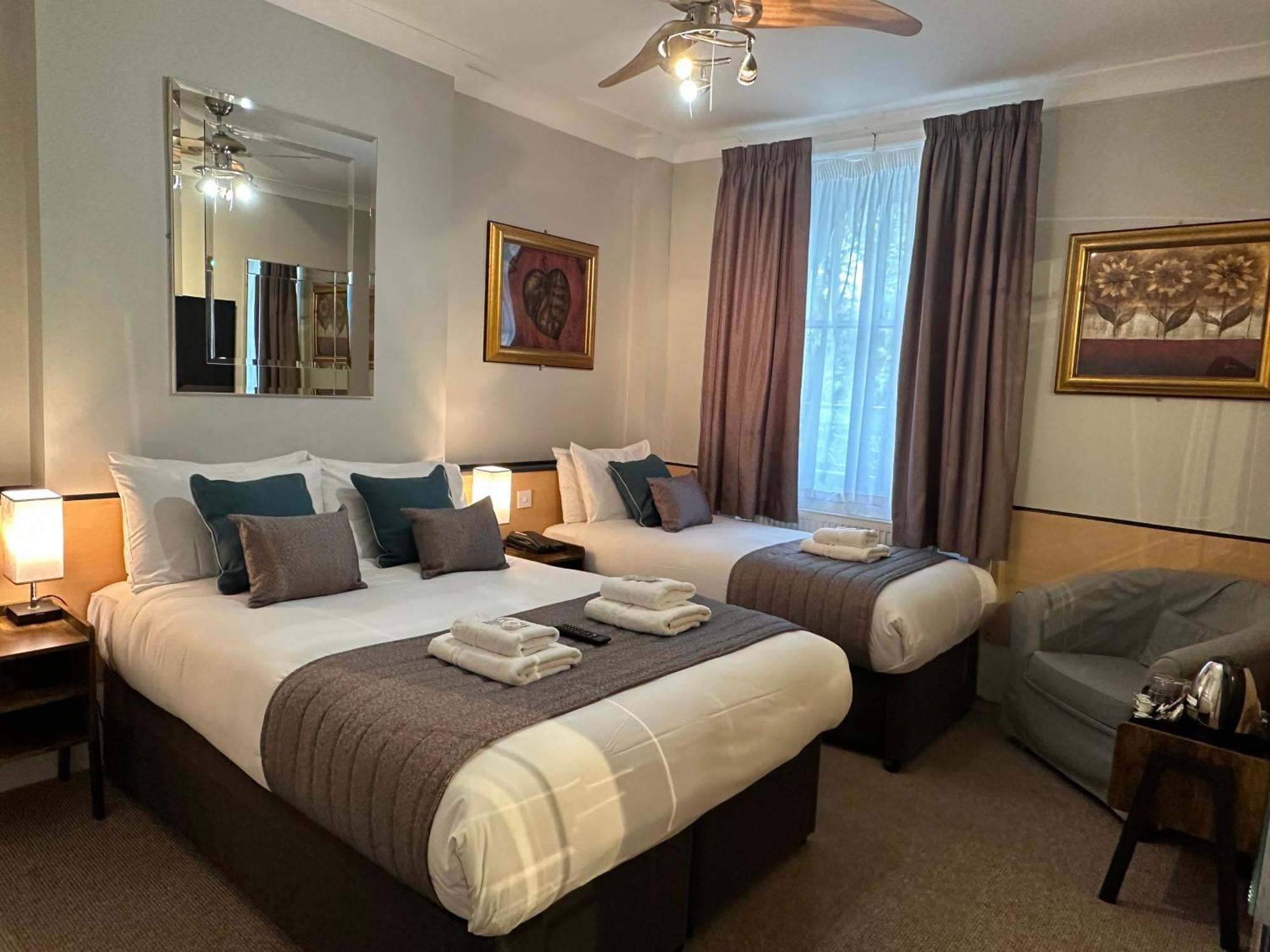 Hotel Tudor Court 3*