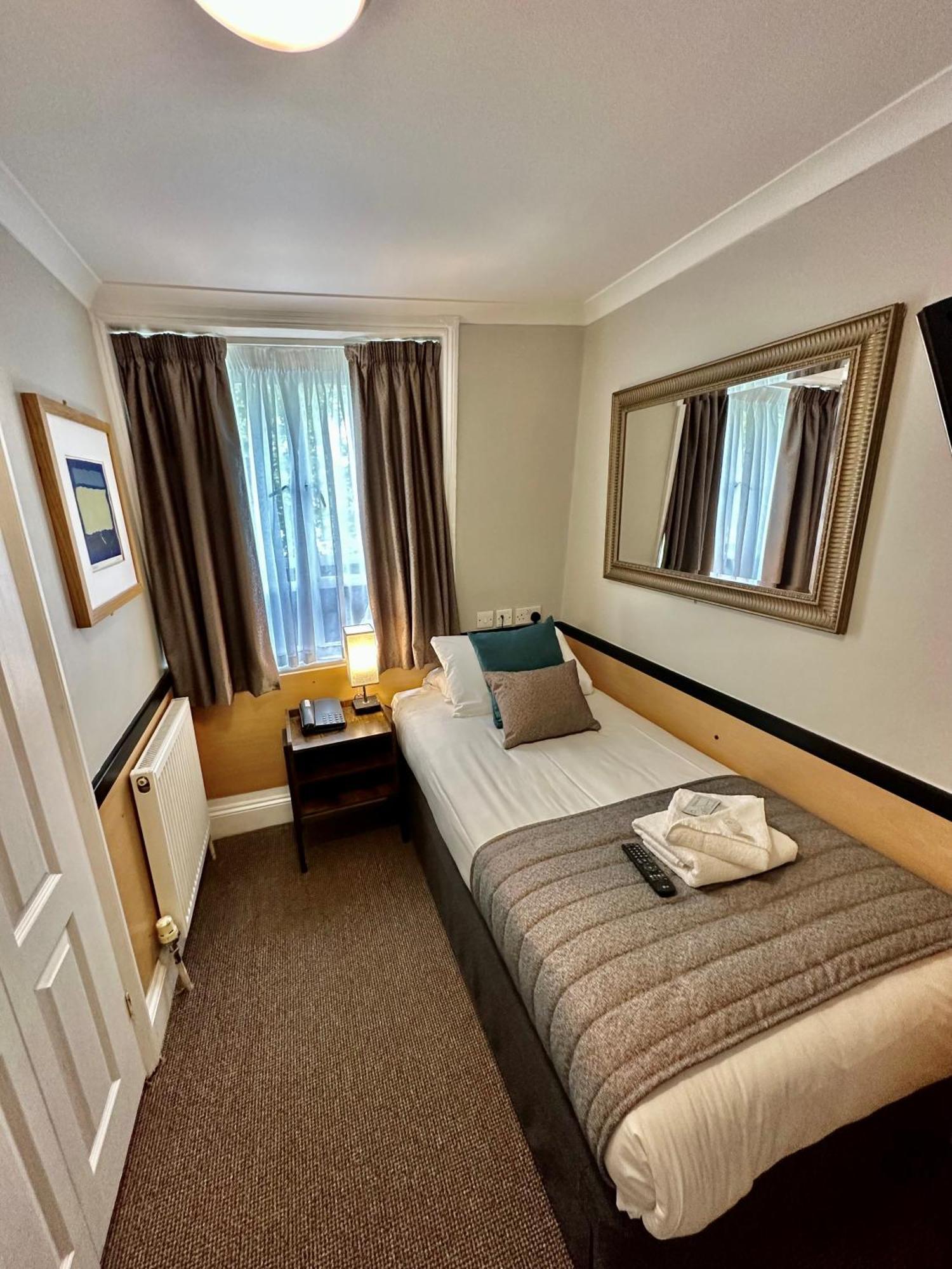 Tudor Court 3* London