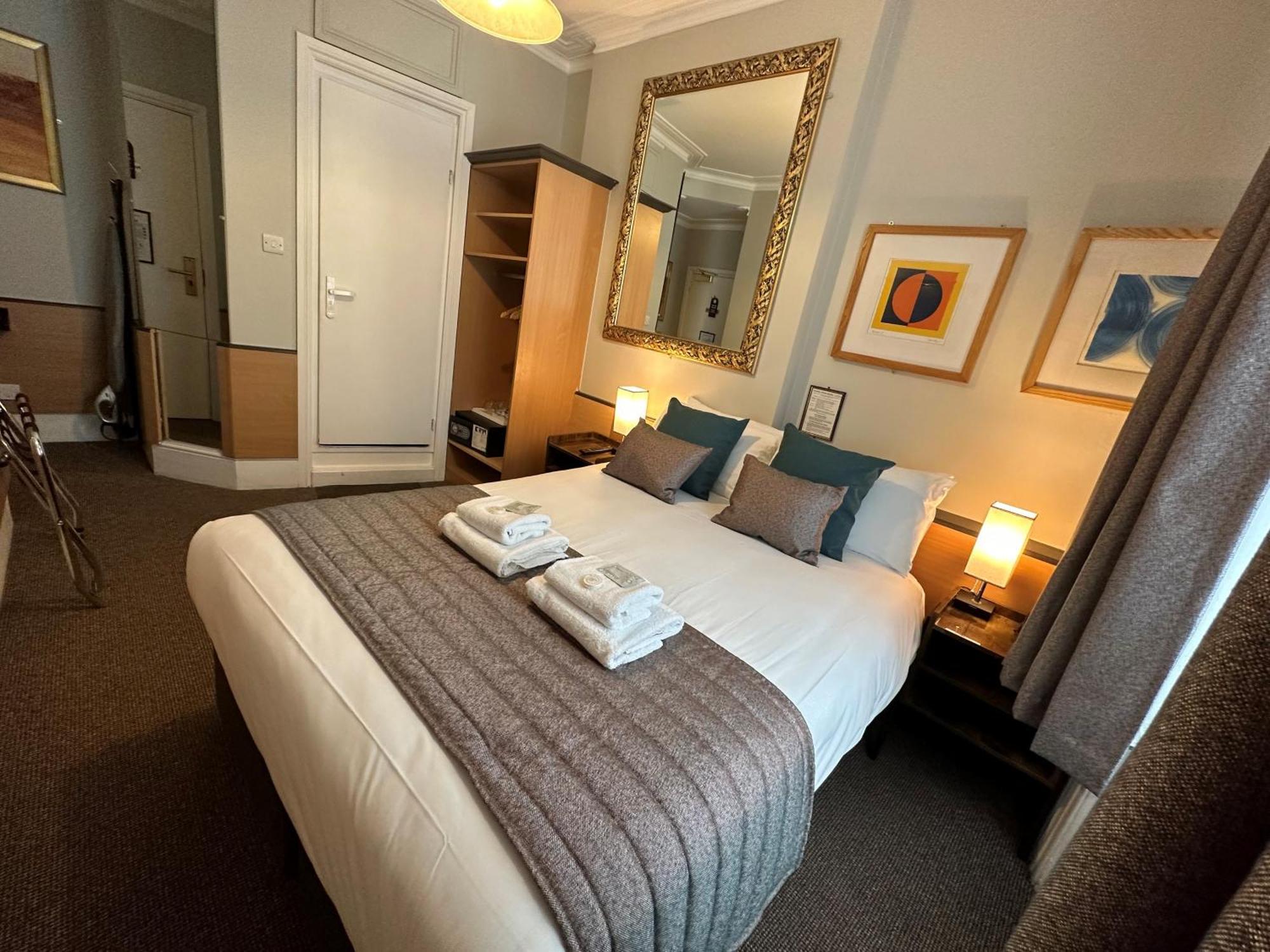Hotel Tudor Court