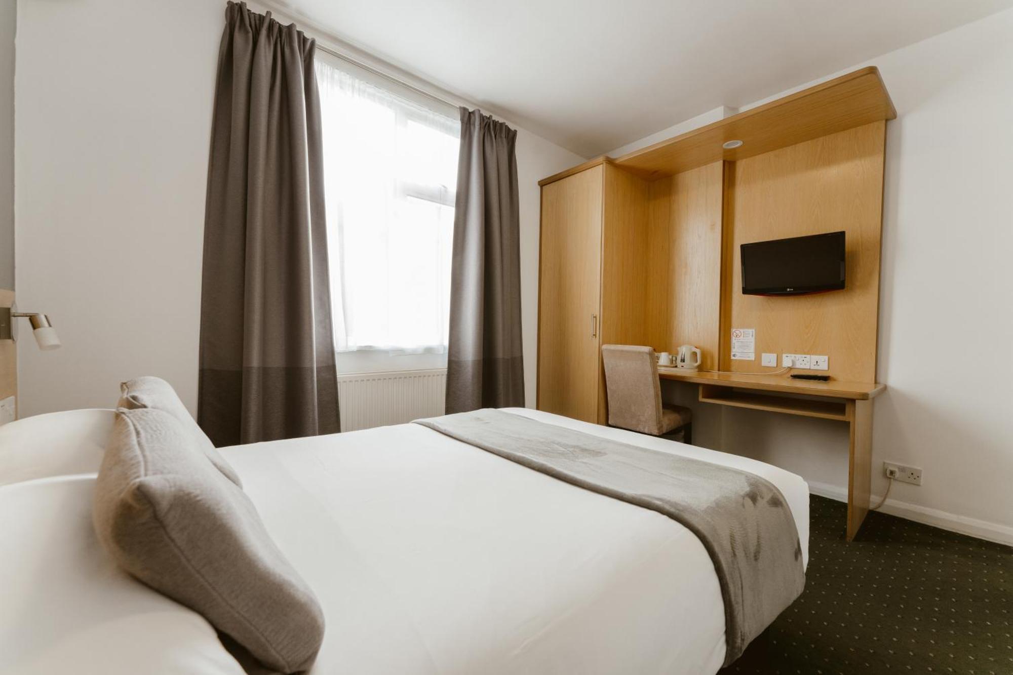 Star 3* London