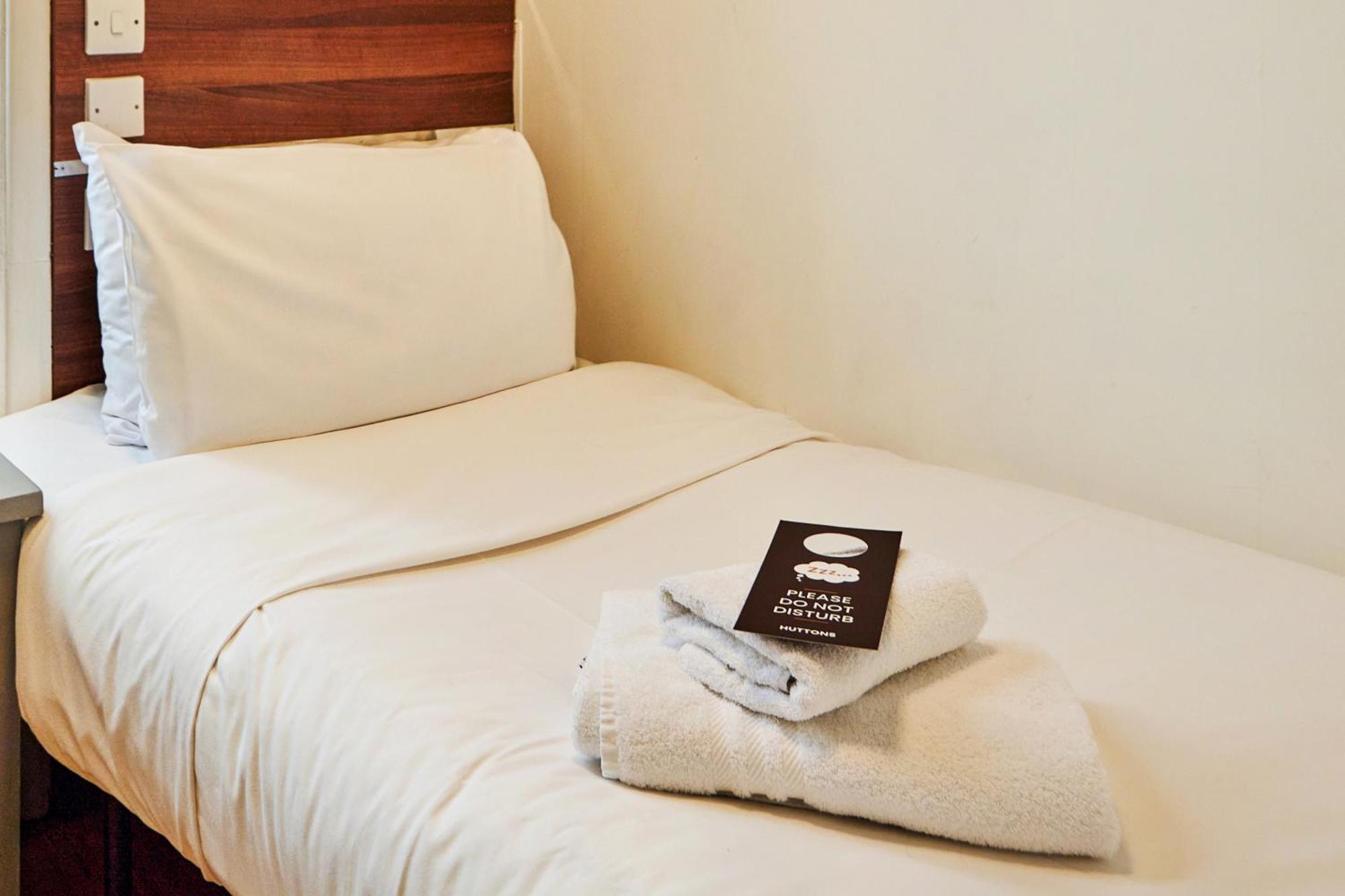 Huttons Hotel, Victoria Hotel Londen