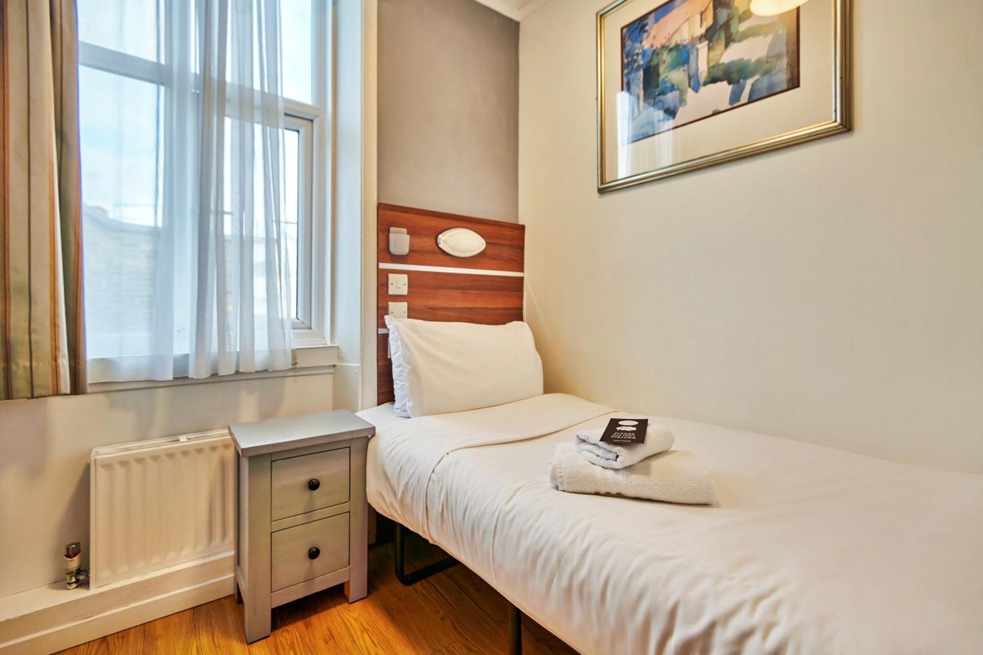 Huttons Hotel, Victoria Londen
