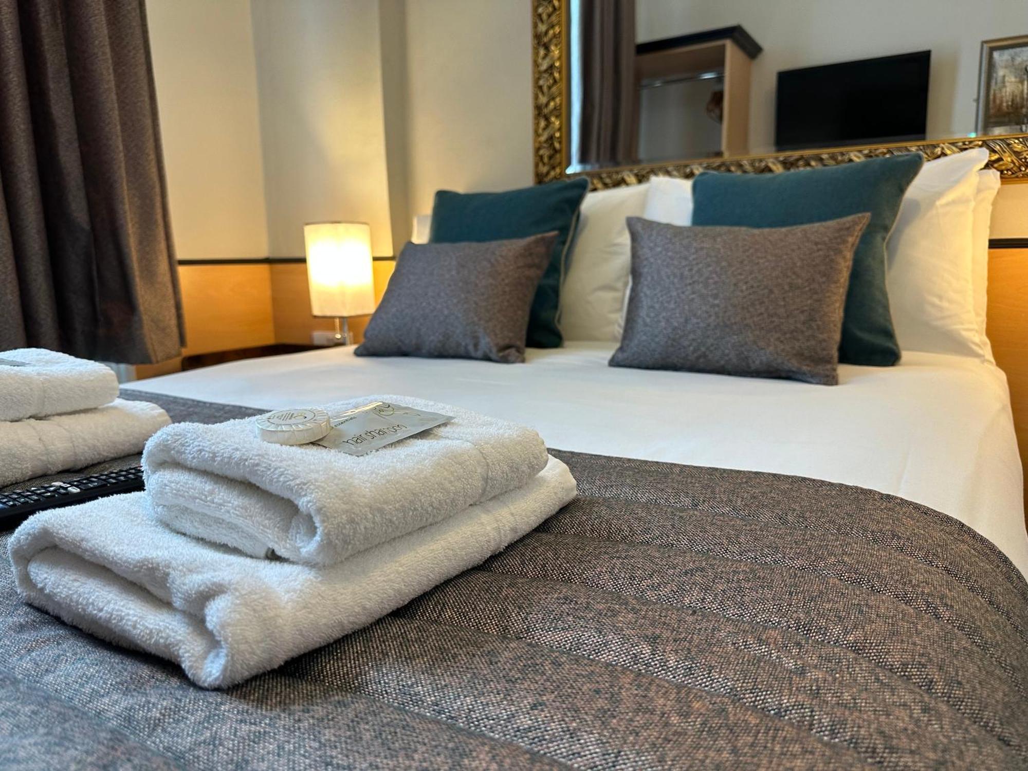 Hotel Tudor Court 3*