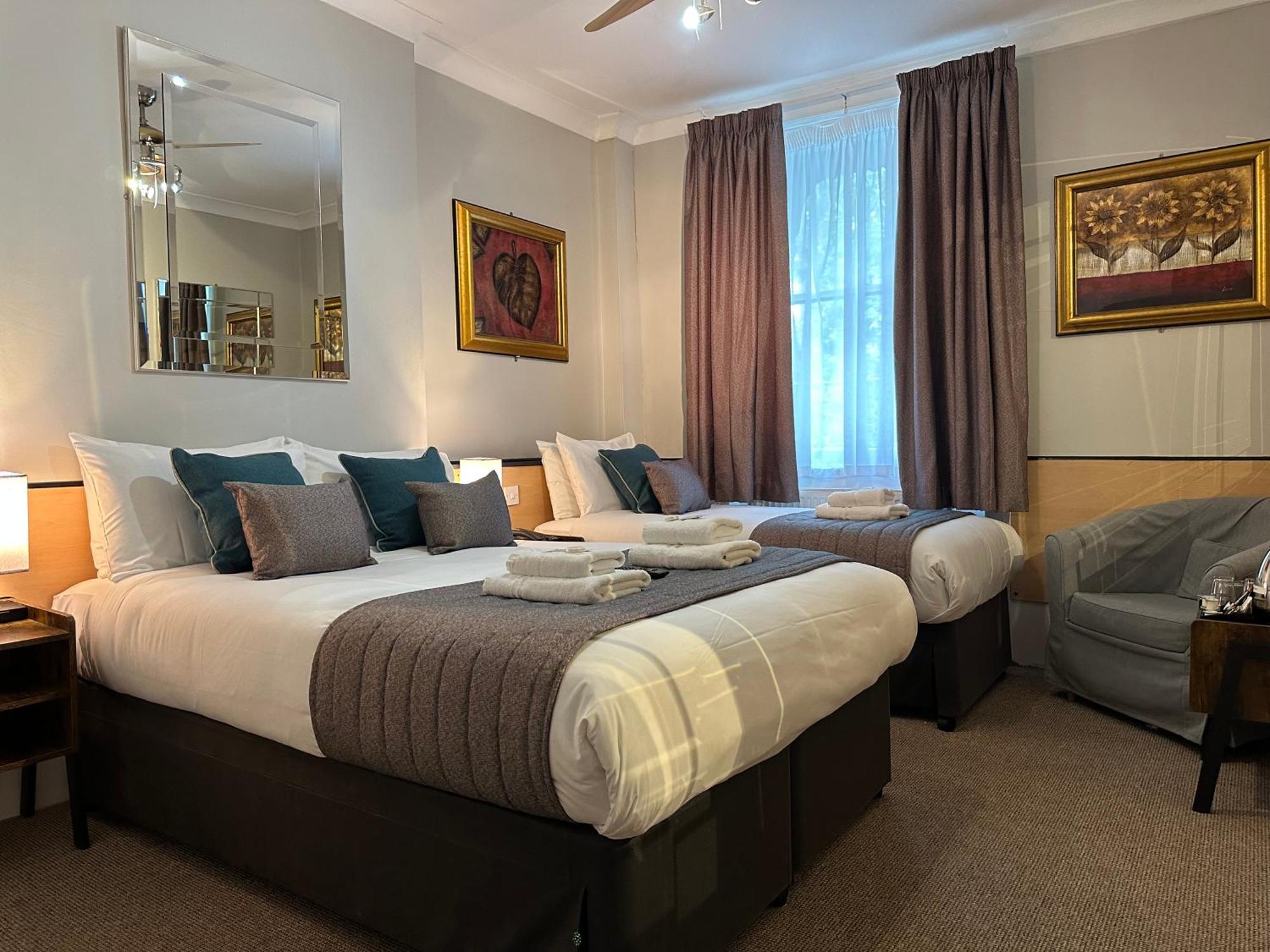 Tudor Court 3*