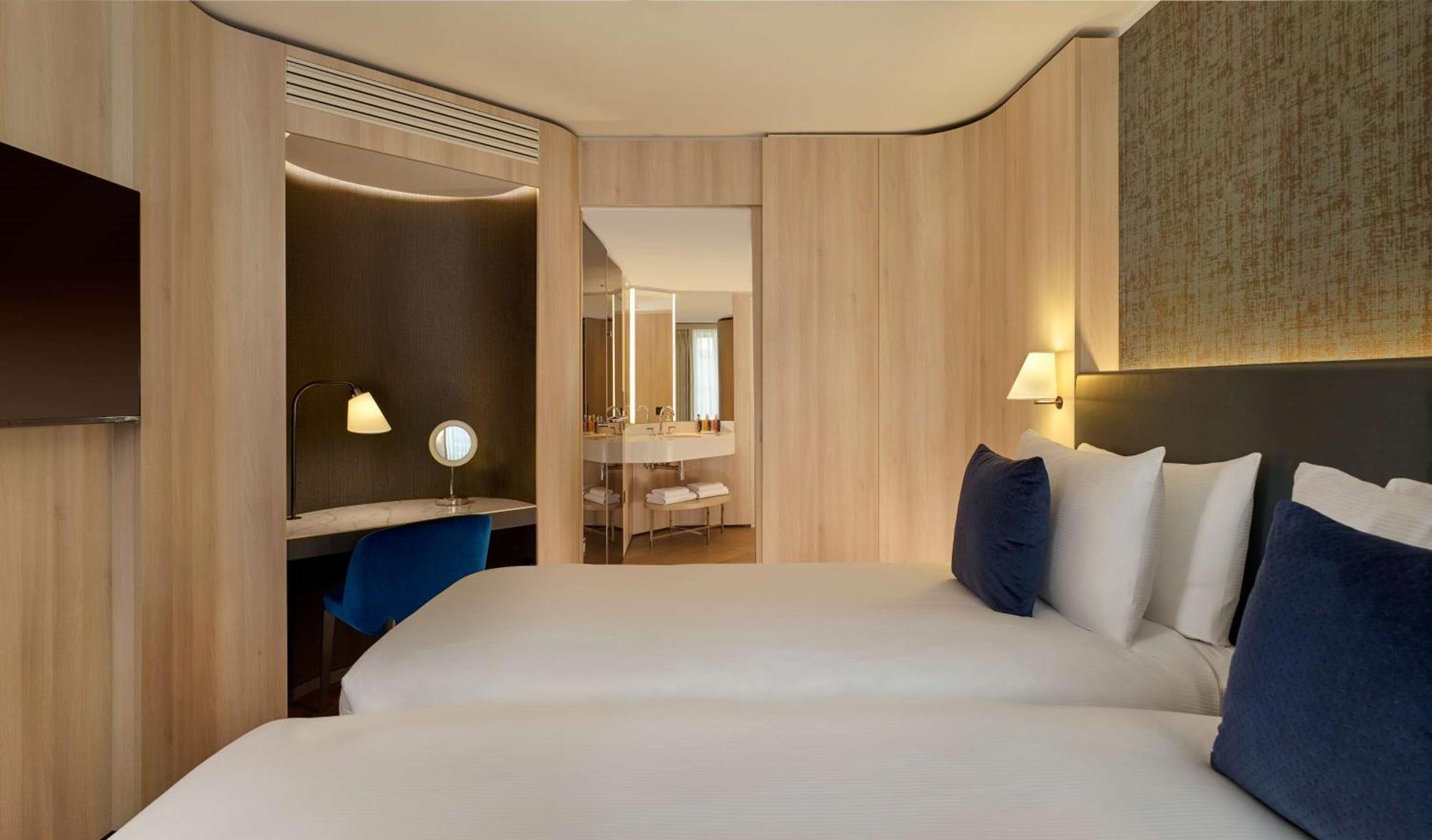 Hotel The Westminster London, Curio Collection By Hilton London