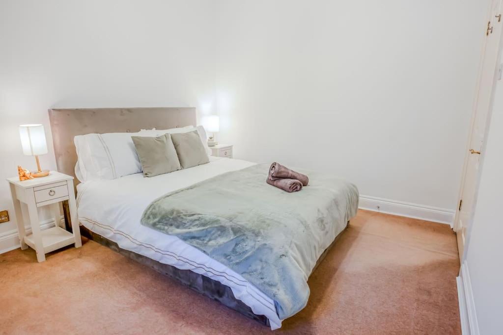 2 Bed Chic Vintage Flat At Bayswater London