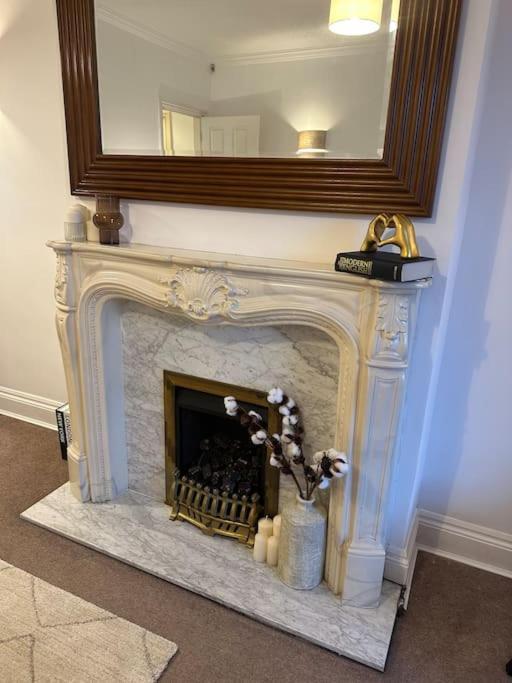 2 Bed Chic Vintage Flat At Bayswater Apartment London