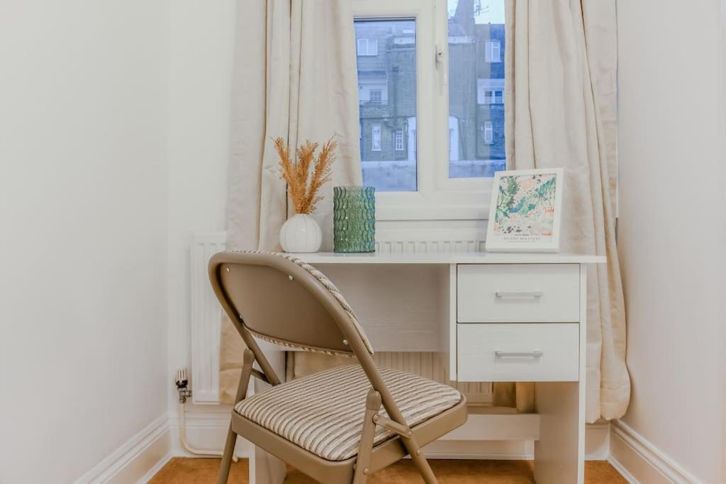 2 Bed Chic Vintage Flat At Bayswater London