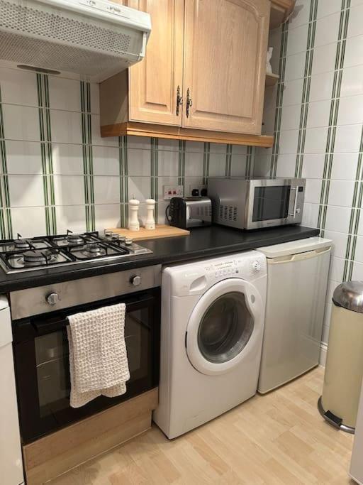 2 Bed Chic Vintage Flat At Bayswater Apartment
