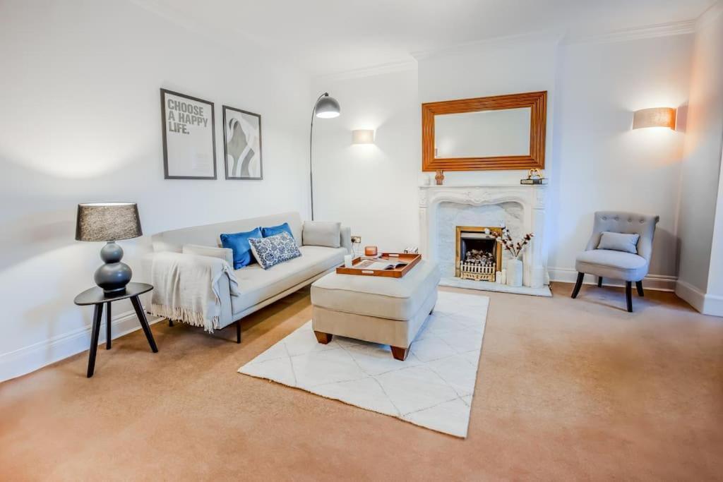 2 Bed Chic Vintage Flat At Bayswater Apartment London