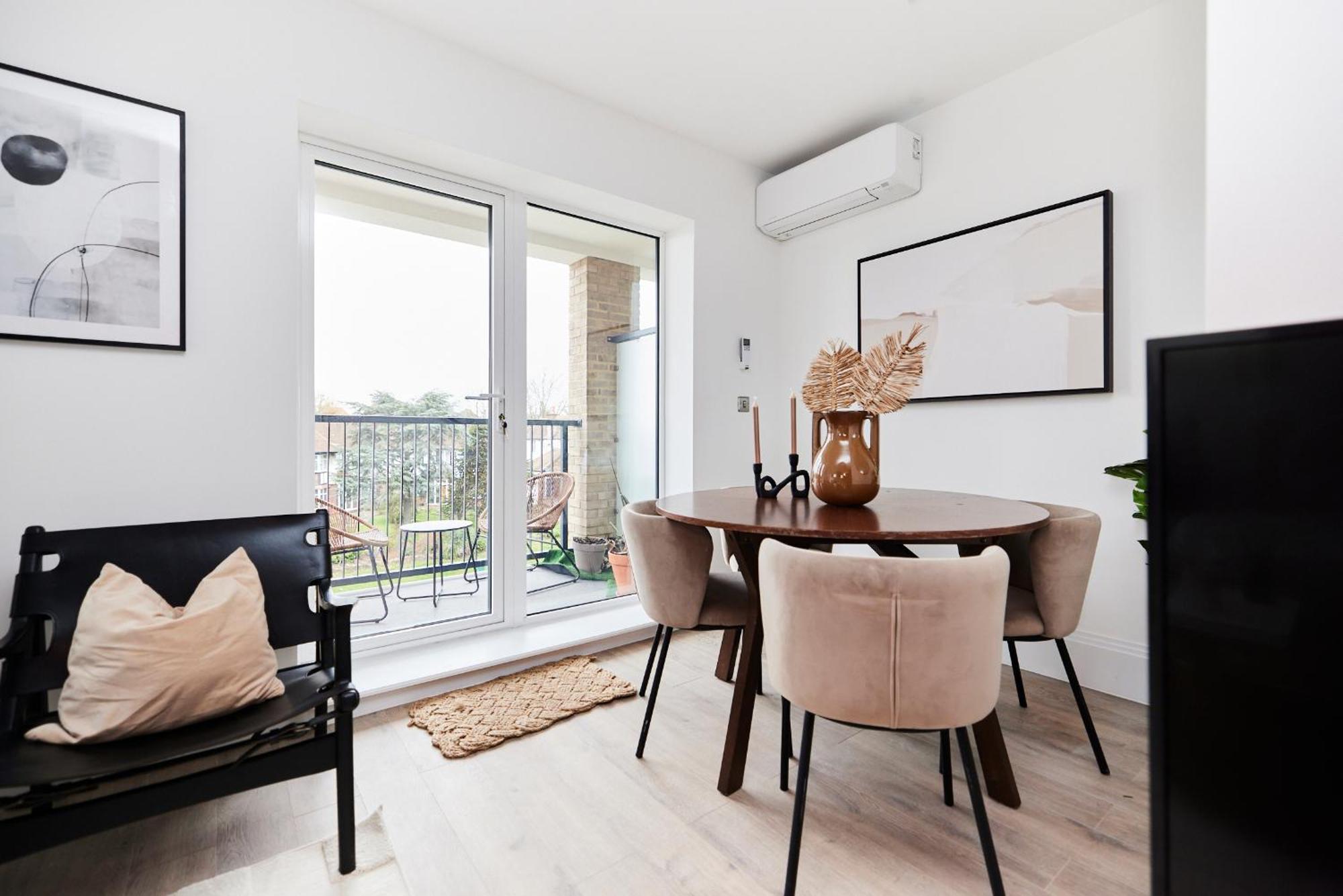 The Wembley Park Corner - Classy 2bdr Flat With Balcony * London