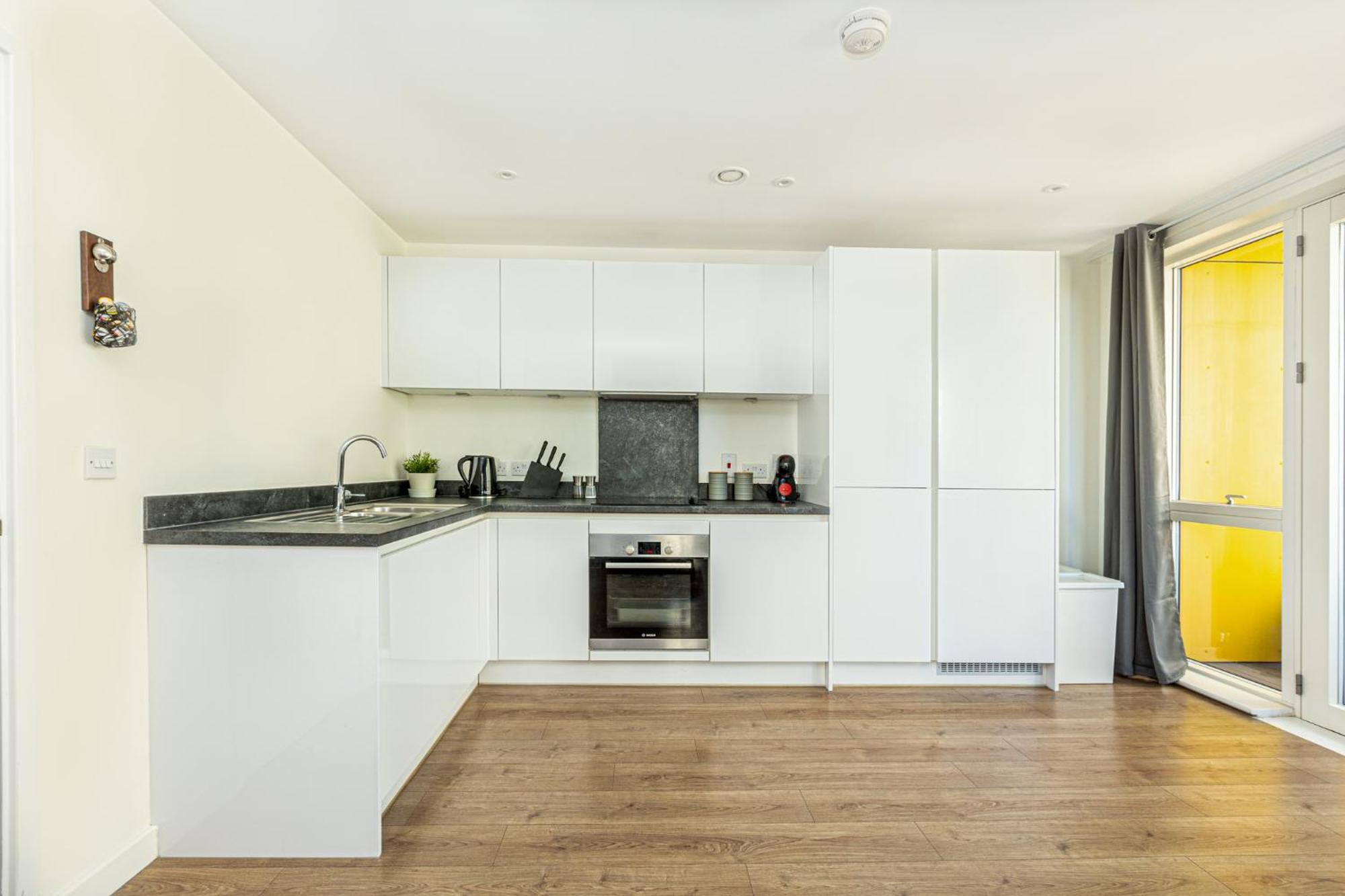 Modern New 2br Flat Wbalcony In Peaceful Brixton * London