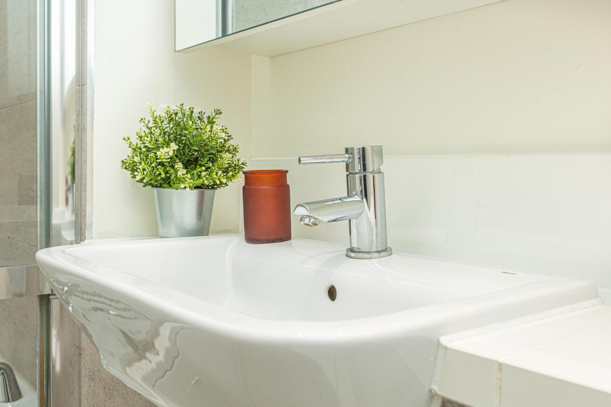 Apartment Modern New 2br Flat Wbalcony In Peaceful Brixton London
