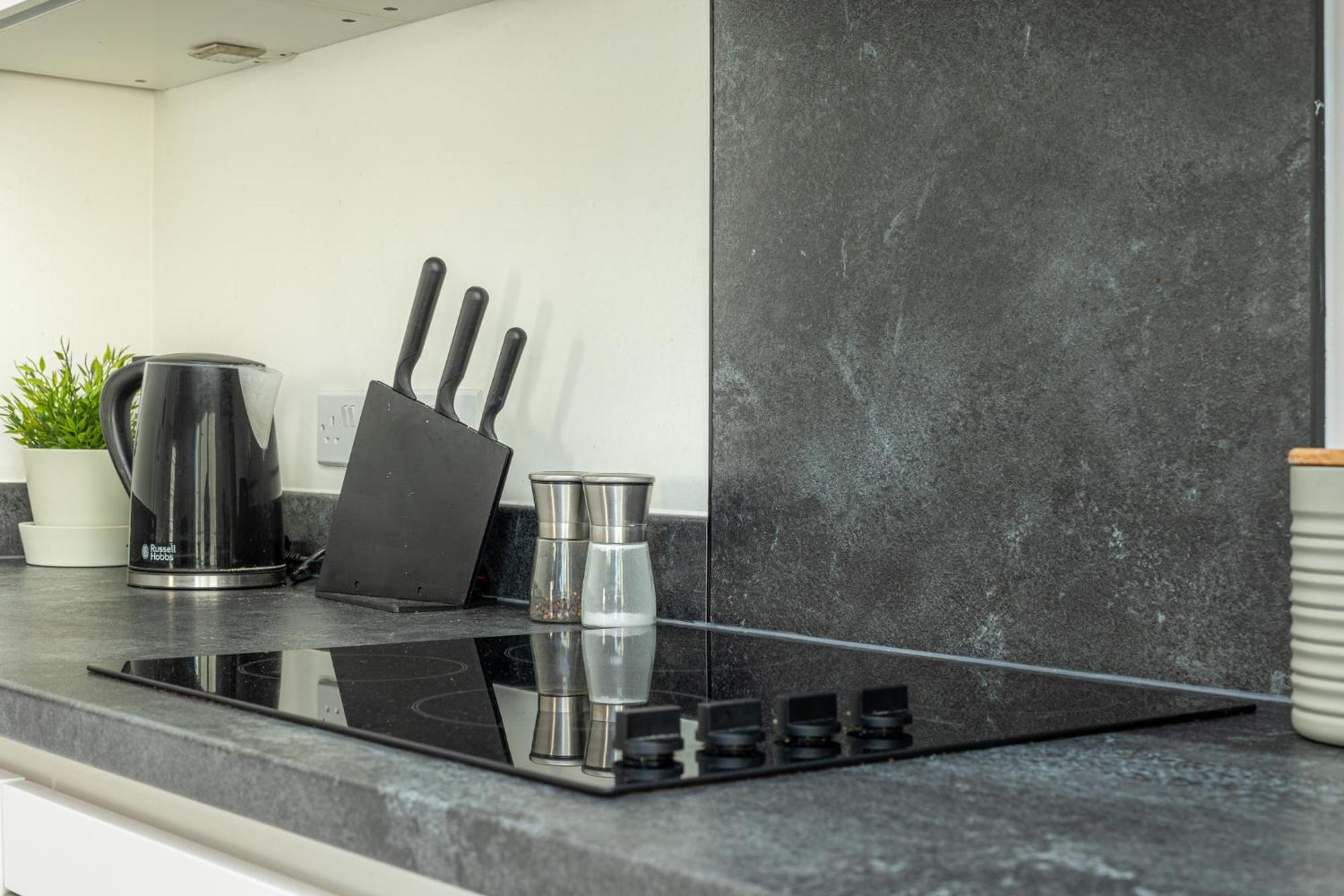 Modern New 2br Flat Wbalcony In Peaceful Brixton Apartment London