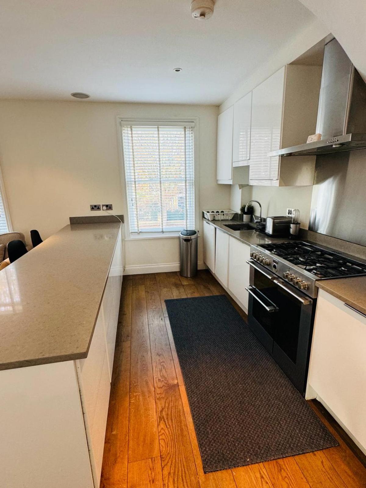 Stunning Flat In Chiswick