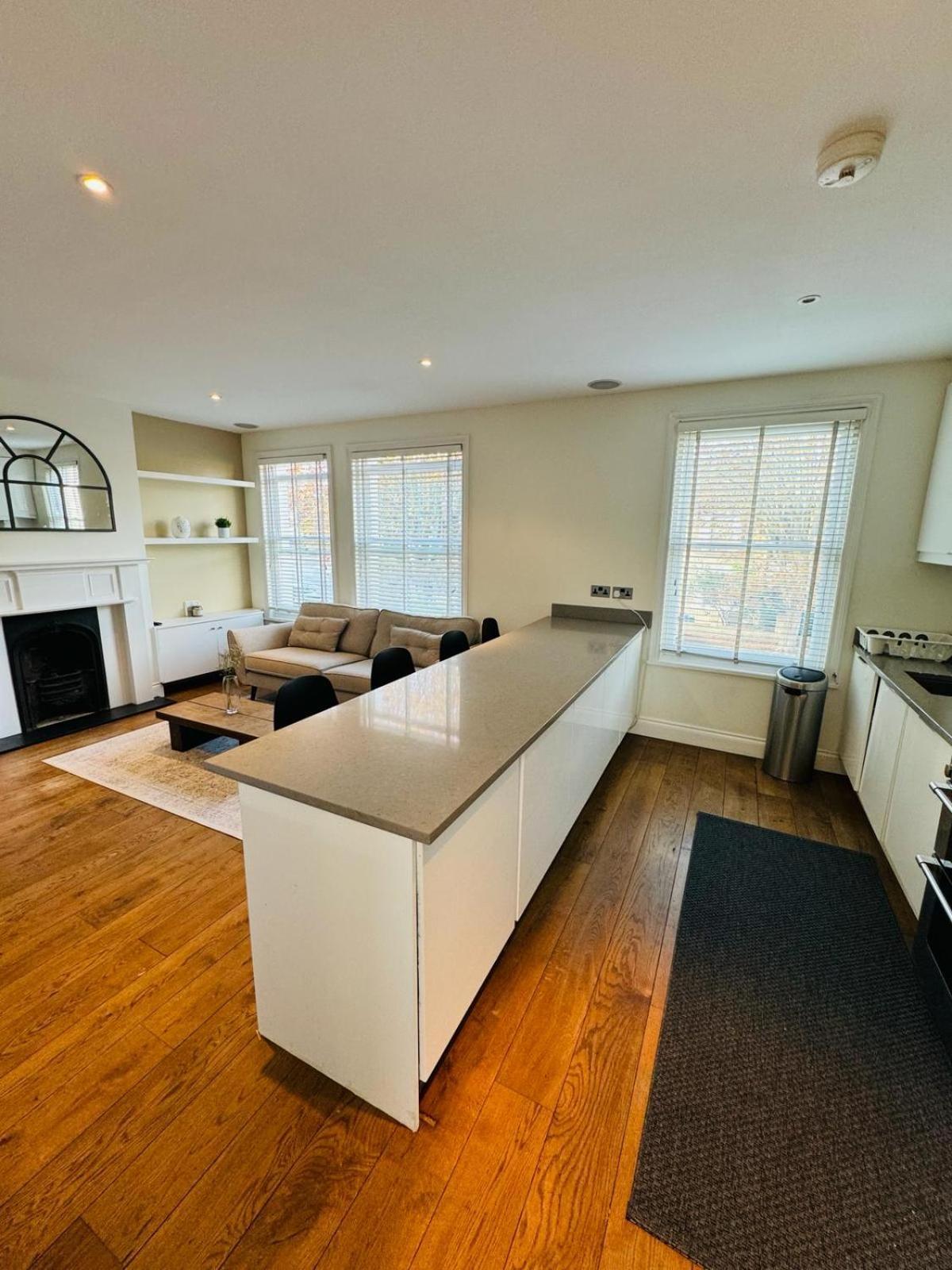 Stunning Flat In Chiswick Apartment