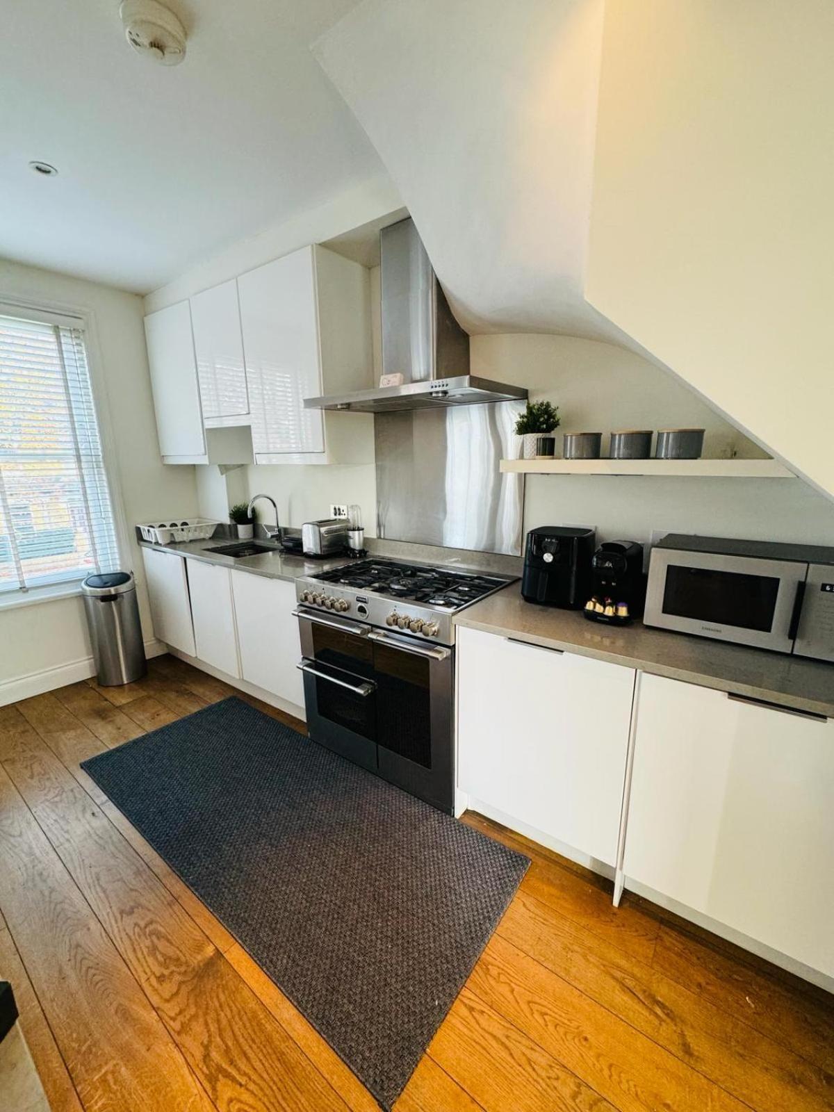 Stunning Flat In Chiswick
