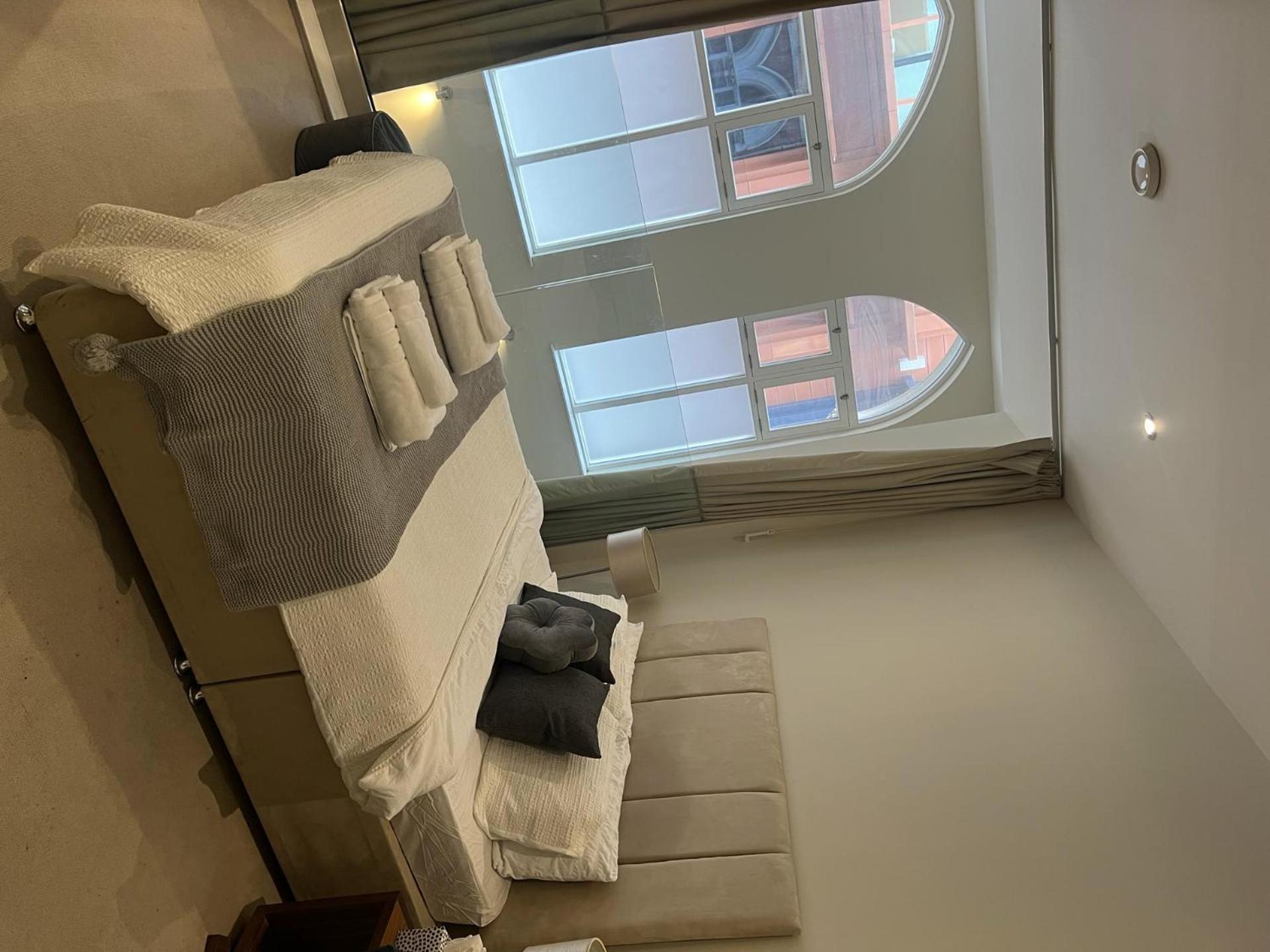 Beautiful 2-bed In Apartment