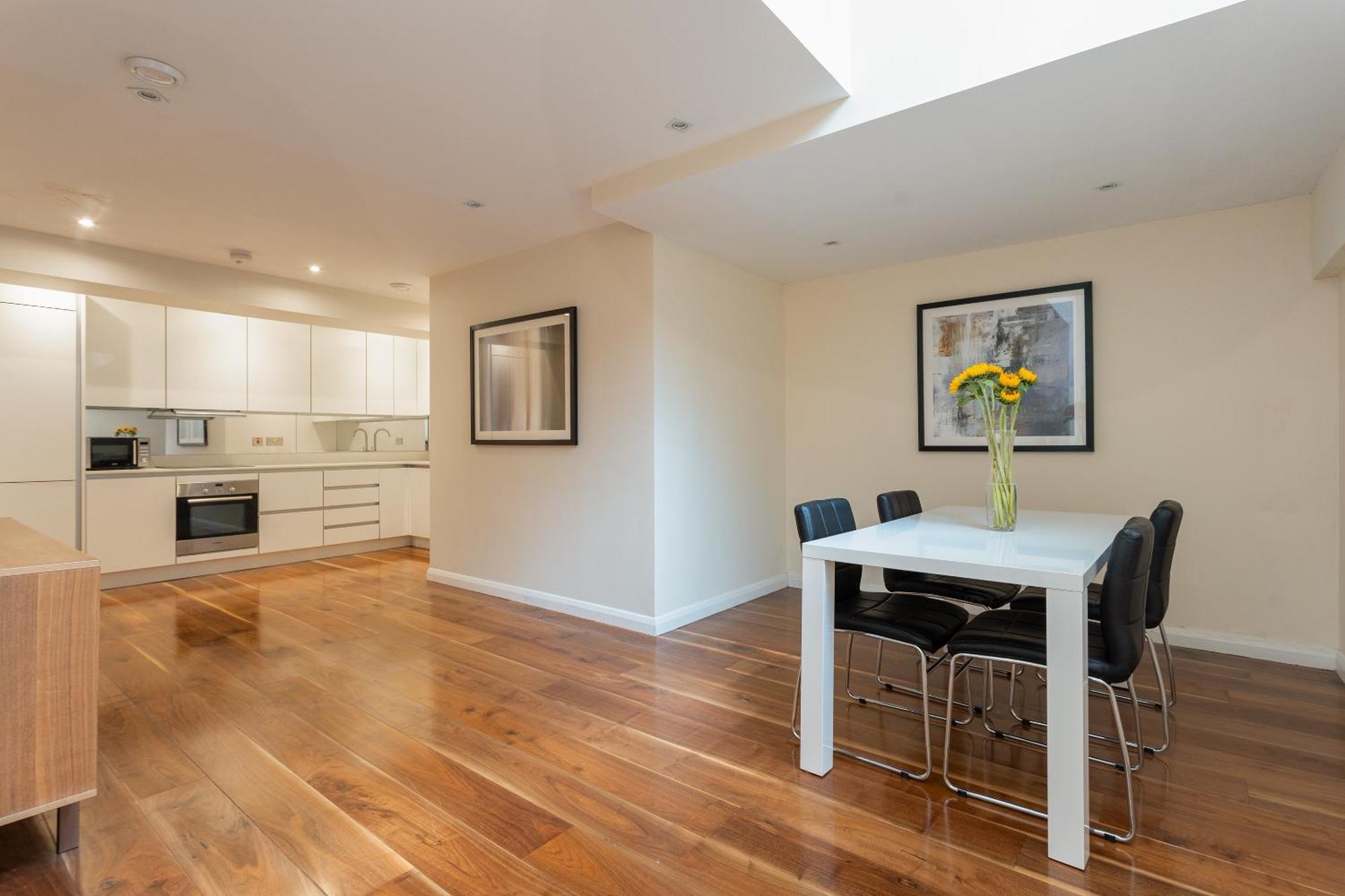 Beautiful 2-bed In Apartment *