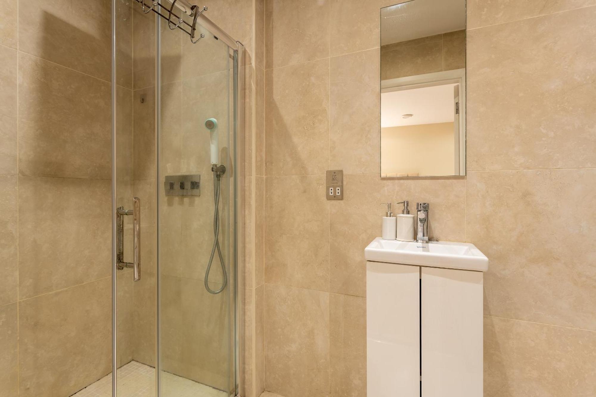Beautiful 2-bed In London