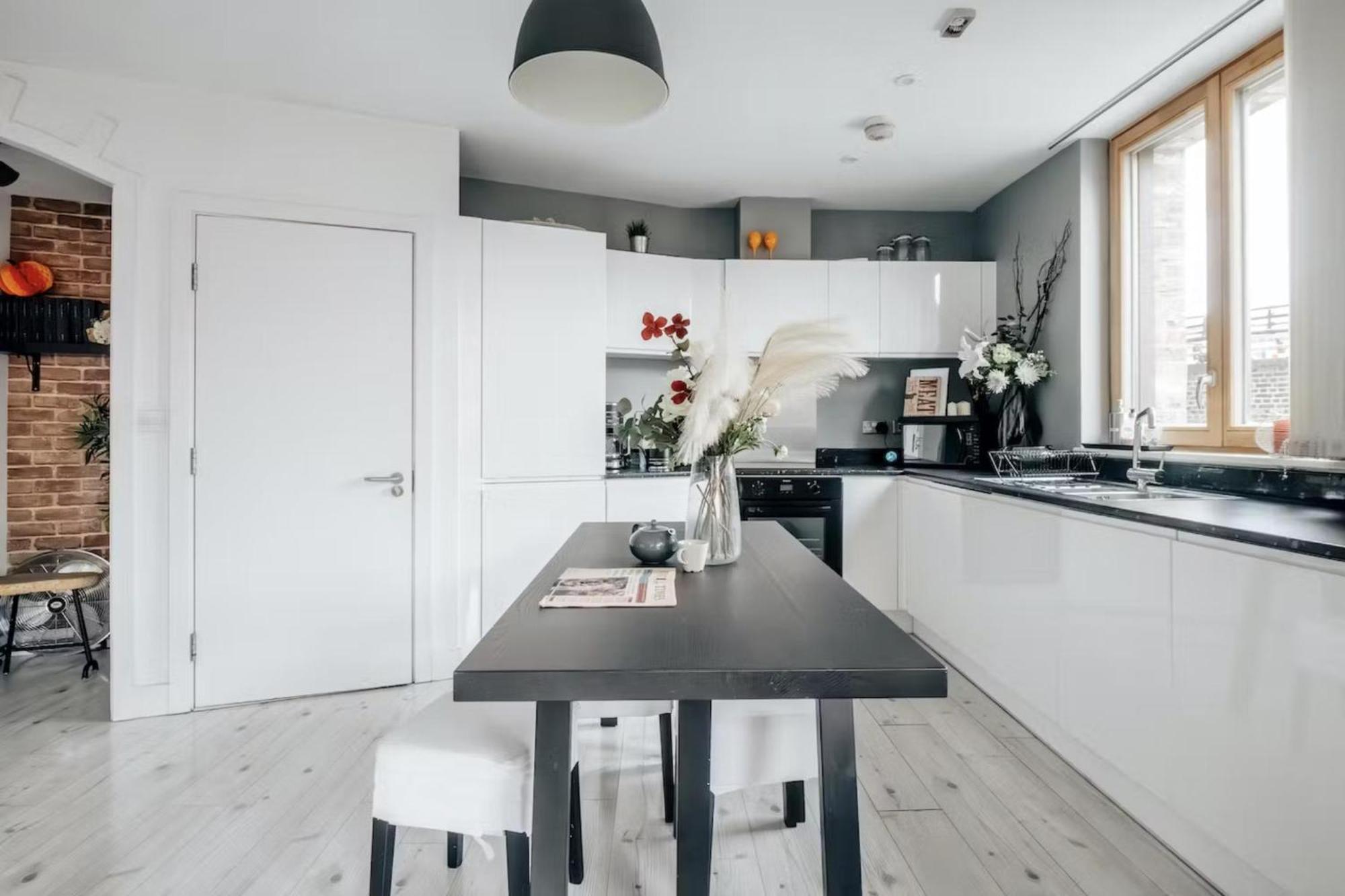 Stunning 2-bed & Balcony In Notting Hill Appartement