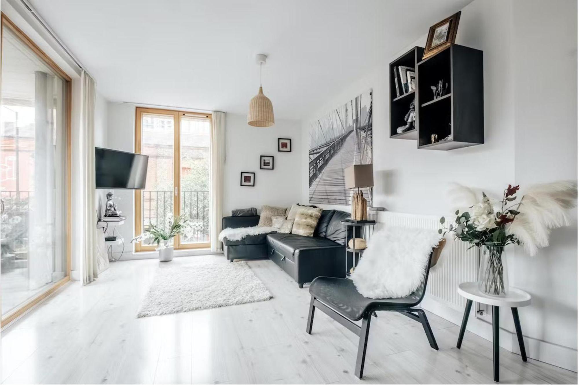 Stunning 2-bed & Balcony In Notting Hill