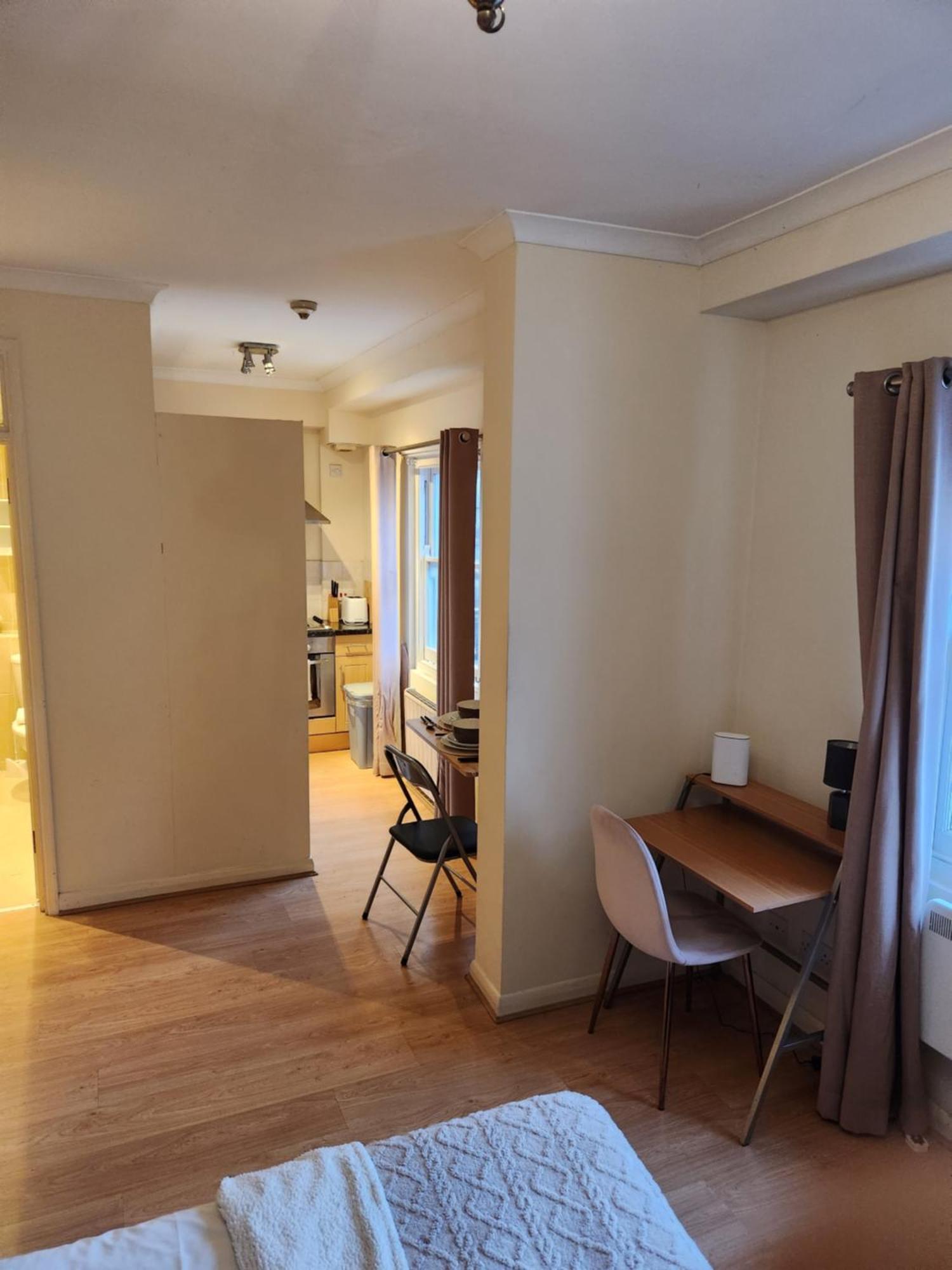 Uk Chaps Retreat: Private Chelsea Apartment London