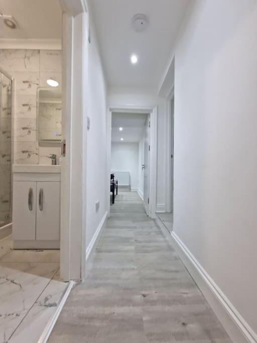 Appartement Modern Flat On Lea Bridge Road. Londen