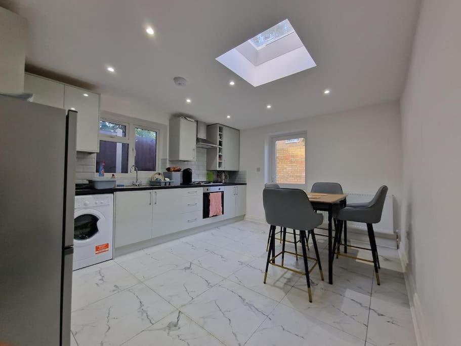 Appartement Modern Flat On Lea Bridge Road.