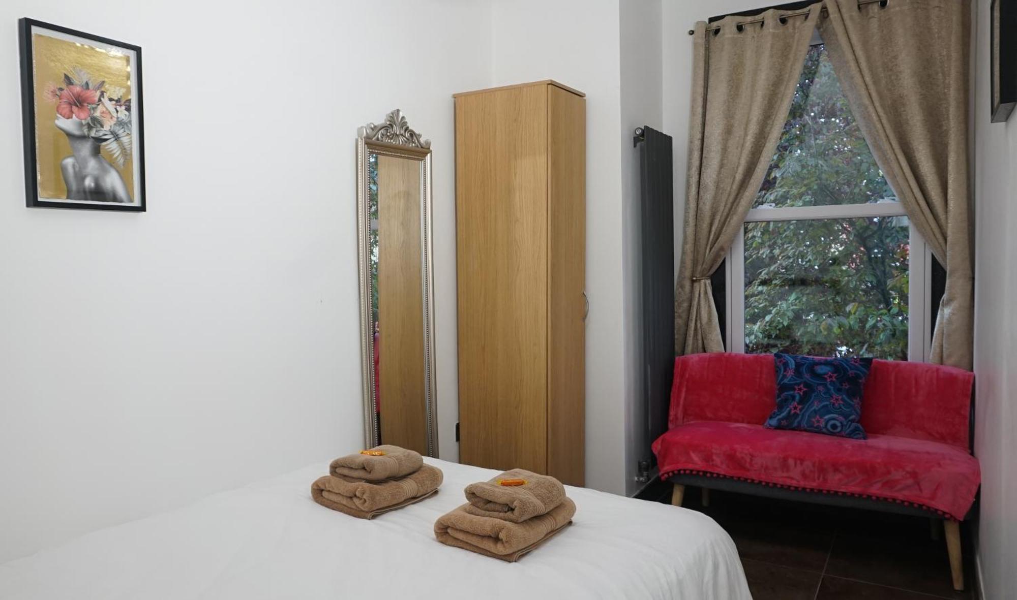 Сasa de vacaciones Luxury House Sleeps 13, 2 Minutes To Metro