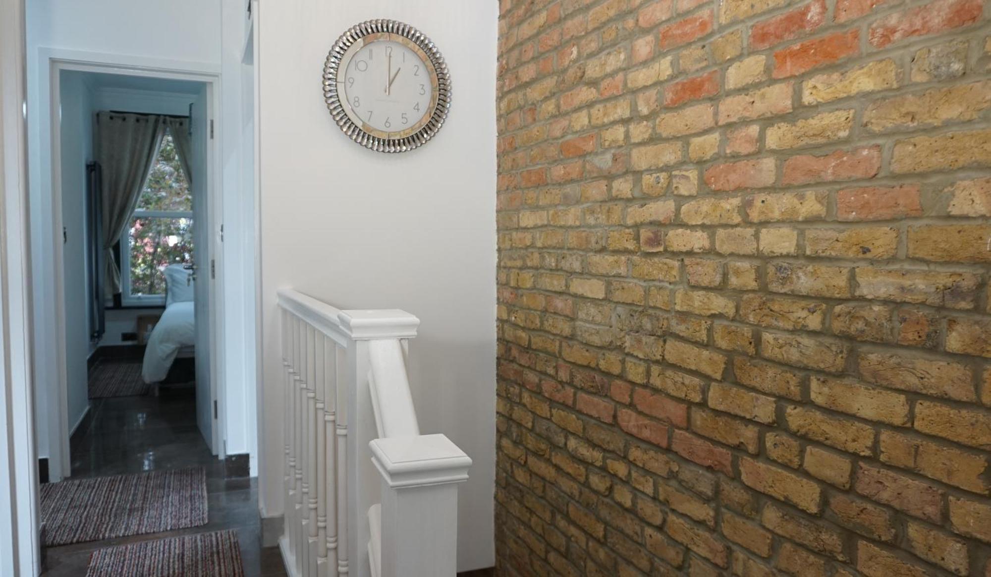 Luxury House Sleeps 13, 2 Minutes To Metro Сasa de vacaciones