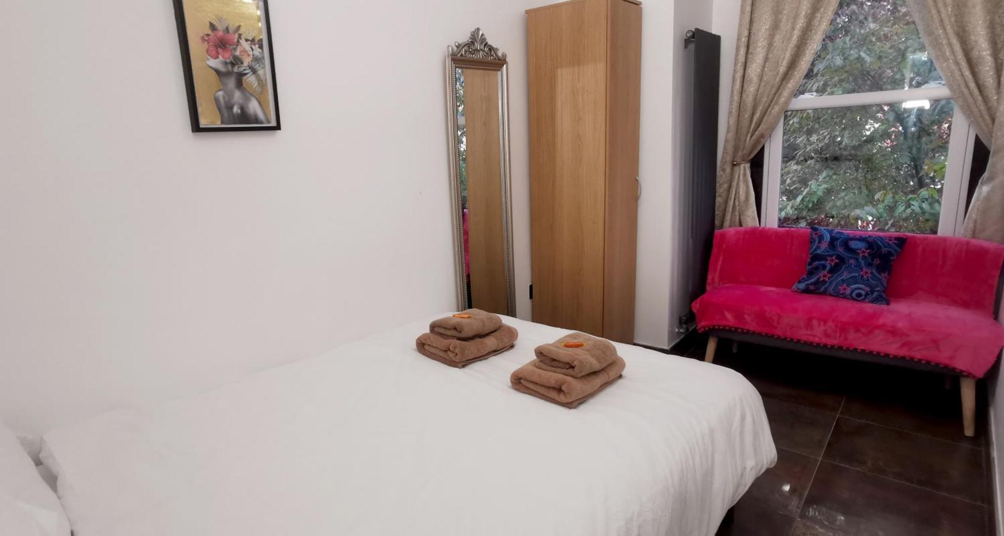 Сasa de vacaciones Luxury House Sleeps 13, 2 Minutes To Metro *