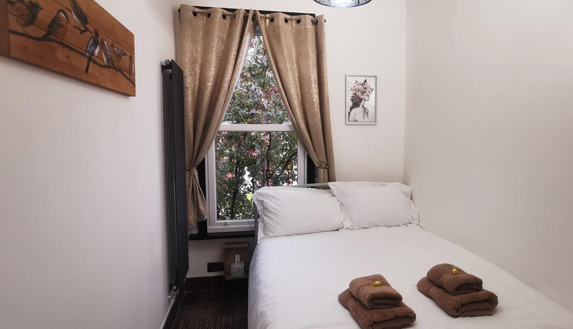 Luxury House Sleeps 13, 2 Minutes To Metro Сasa de vacaciones Londres