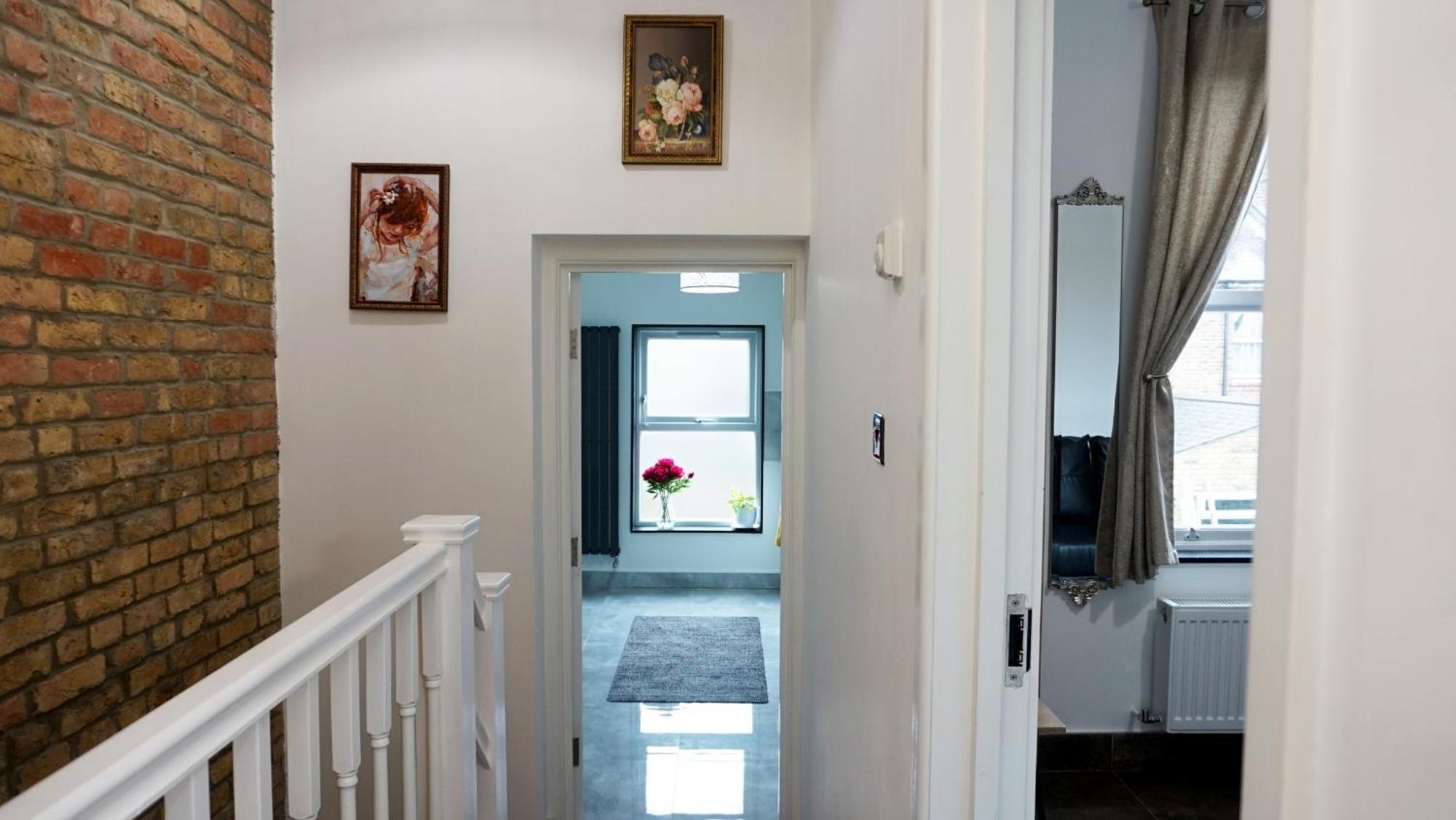 Luxury House Sleeps 13, 2 Minutes To Metro Сasa de vacaciones *
