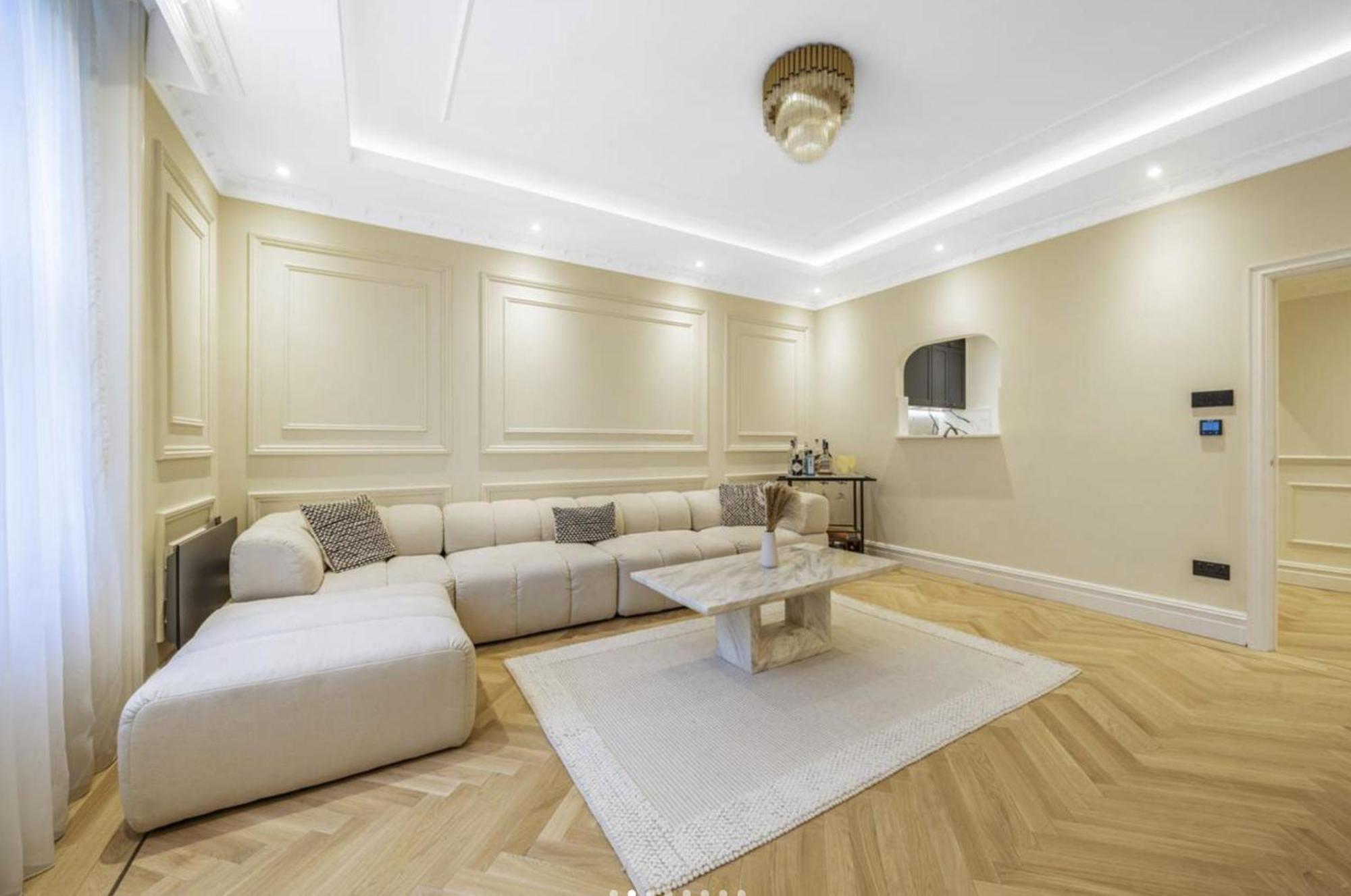 Luxury One-bedroom In Apartment *