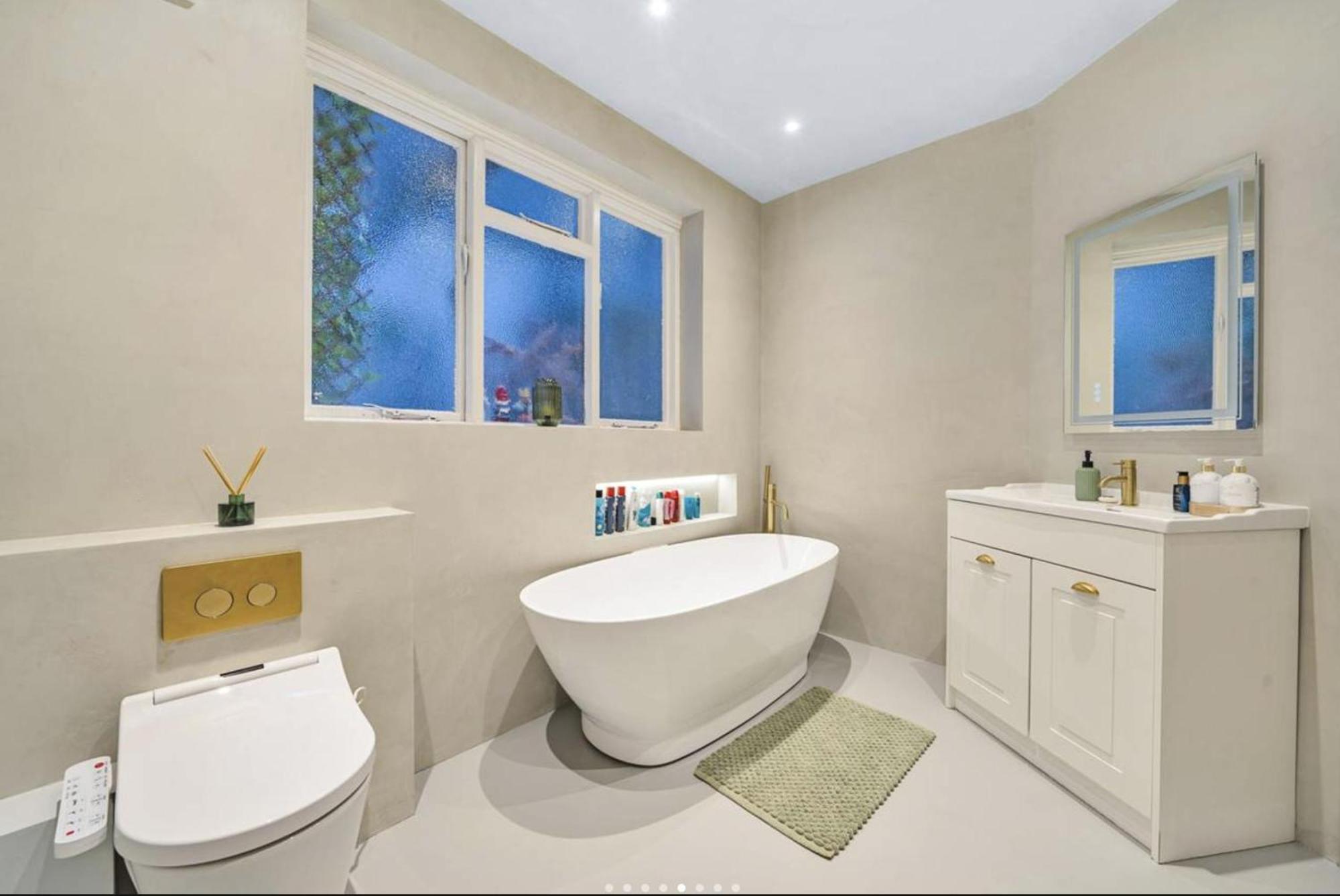 Luxury One-bedroom In *