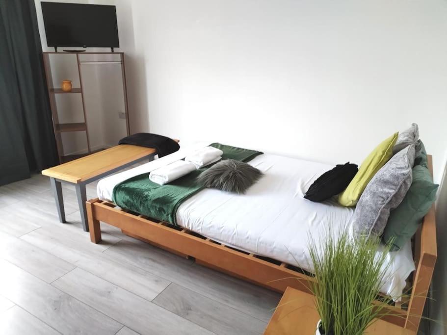 Cosy Near E1 *