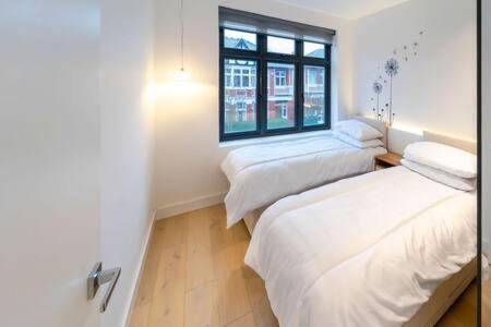 Appartement Modern Ealing Common Duplex