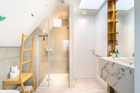 Modern Ealing Common Duplex Appartement *