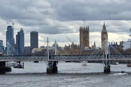 Appartement Modern Ealing Common Duplex Londen