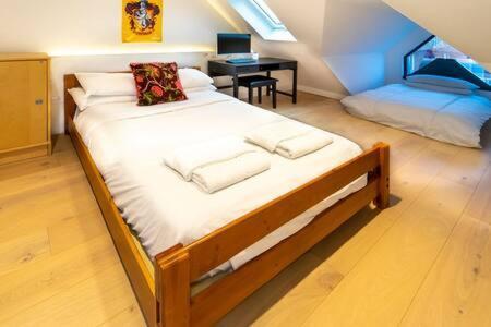 Modern Ealing Common Duplex Appartement Londen