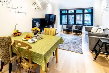 Modern Ealing Common Duplex Londen