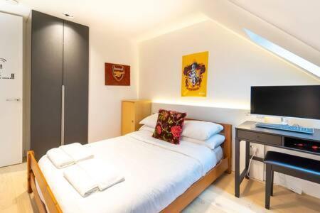 Modern Ealing Common Duplex Appartement
