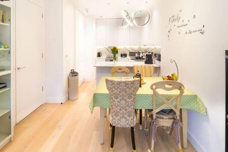Modern Ealing Common Duplex Appartement *