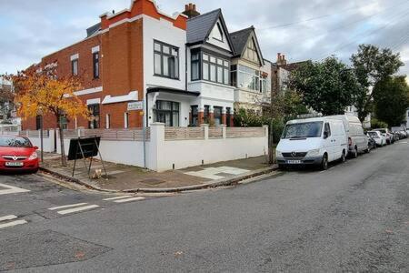 Appartement Modern Ealing Common Duplex *