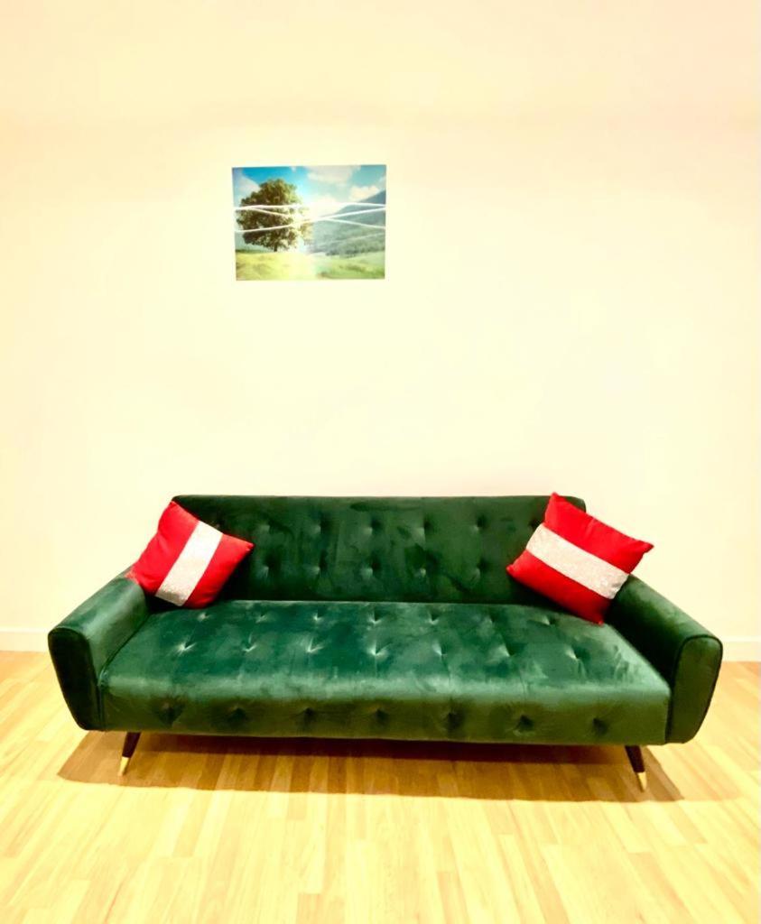 One Bedroom Queen's Park In Appartement Londen