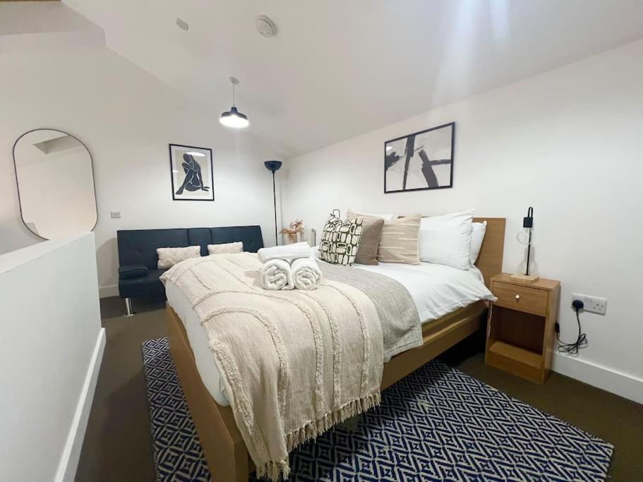 Camden Loft Apartment- 3 *
