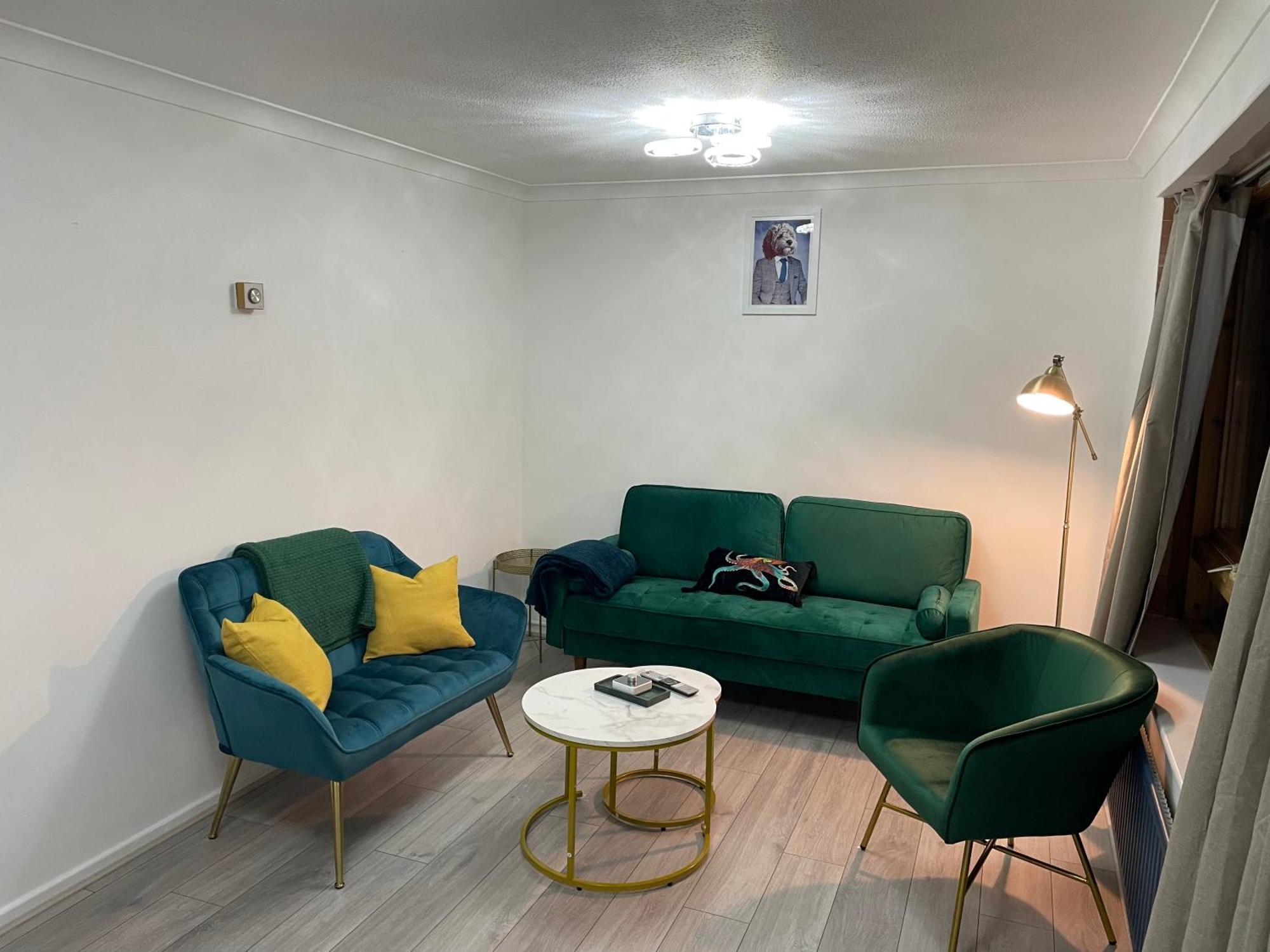 2 Bedrooms In Plaistow Near Tube To * London